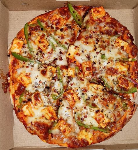 Tandoori Paneer Pizza, Extra Cheese Pizza, Pizza Indian, Tandoori Pizza, Bell Pepper Pizza, Indian Pizza, Paneer Pizza, Sandwich Recipes Indian, Pepper Pizza