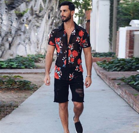 Men's Floral Shirts came to existence after the Hawaiian print came in trend in the '80s. Floral prints were once considered as middle-aged people print. #FloralShirt #HawaiianShirtsForMen #MensFloralShirts #menfashion #fashion #menstyle #style #menswear #men #mensfashion #fashionblogger #ootd #menwithstyle #outfit #menwithclass  #hawaiishirts #flowershirt Manly Outfit, Streetwear Photography, Gentleman Lifestyle, Floral Shirts, 80s Floral, Styling Guide, Mens Designer Fashion, Hawaiian Print, Flower Shirt