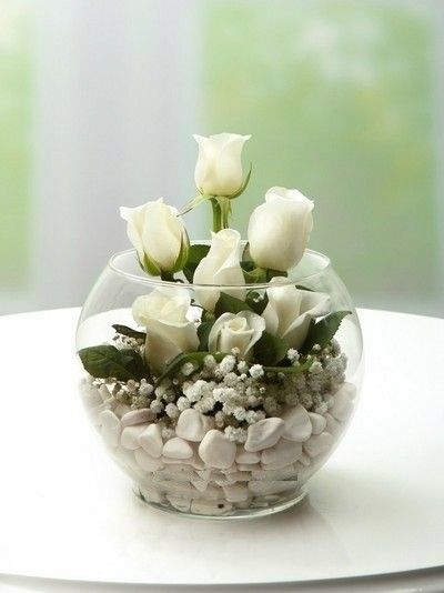 Idea centro de mesa para boda Diy Arrangements, Flower Arrangements Simple, Modern Flower Arrangements, Rose Arrangements, Vase Arrangements, Floral Arrangements Wedding, Paper Towel Roll Crafts, Deco Floral, Floral Centerpieces