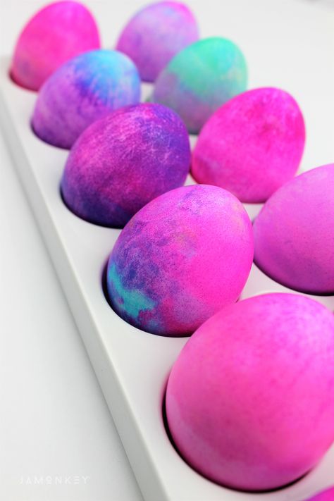 Galaxy Easter Eggs, How To Dye Eggs, Shaving Cream Easter Eggs, Color Eggs, Dye Eggs, Easter Cocktails, Easter Things, Making Easter Eggs, Diy Dye