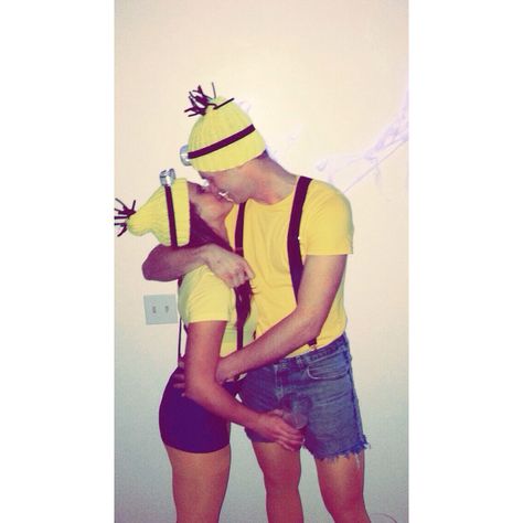 Couples minion costume. My baby Music Festival Couple, Minion Couple, Festival Couple, Diy Minion Costume, Minion Costume, Music Festival Party, Minion Costumes, Best Couples Costumes, Couples Costume