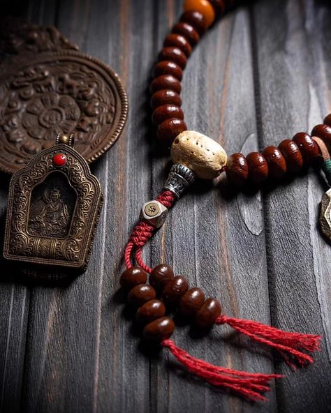 Inspired by the peaceful teachings of Tibetan Buddhism, this special Mala combines traditional palm seeds with the wisdom of the zodiac. Feel the positive vibes, balance your energies, and connect with the universe's cosmic dance. Each bead holds ancient wisdom, guiding you gently on your path to peace and enlightenment. LINK IN BIO #tibetanmala #malabeads #palmseedmala #malajewelry #prayerbeads #tibetanjewelry #tibetanastrology Aum Art, Tibetan Mala, Chakras Yoga, Cosmic Dance, Mala Jewelry, Buddhist Prayer, Pandora's Box, Tibetan Jewelry, Tibetan Buddhism