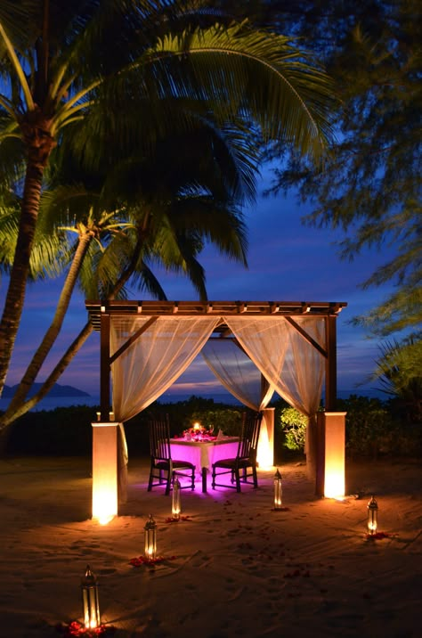 Definitely you would love this. Romantic dinner with your loved one by the beach at Pinang Bar #rasasayangresort Romantic Date Night Ideas, Beach Dinner, Romantic Dinner For Two, Shangri La Hotel, Beach Cabana, Beach Date, Wall Decor Kitchen, Romantic Beach, Romantic Night