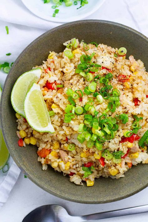 Tuna Fried Rice, Making Fried Rice, Bacon Fries, Shrimp Fried Rice, Easy Healthy Lunches, Weekday Meals, Cheap Healthy Meals, Chicken Fried Rice, Fried Rice Recipe