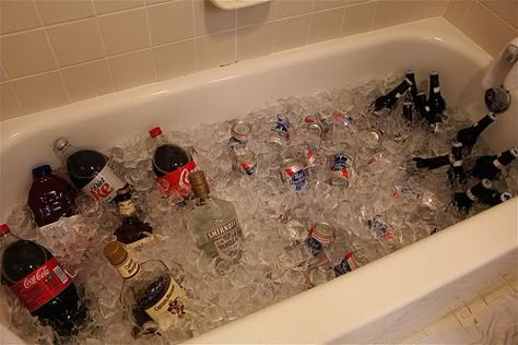 party In Bathtub Aesthetic, College House Party, House Party Aesthetic, Frat House, Frat Party, American Party, College Au, Frat Parties, Party Vibe