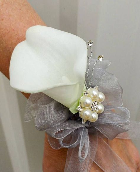 Wedding Lilies, Bouquet For Prom, Grad Flowers, Mother Of The Bride Corsage, Wristlet Ideas, Engagement Basket, Mother Of Bride Corsage, Bride Corsage, Corsage White