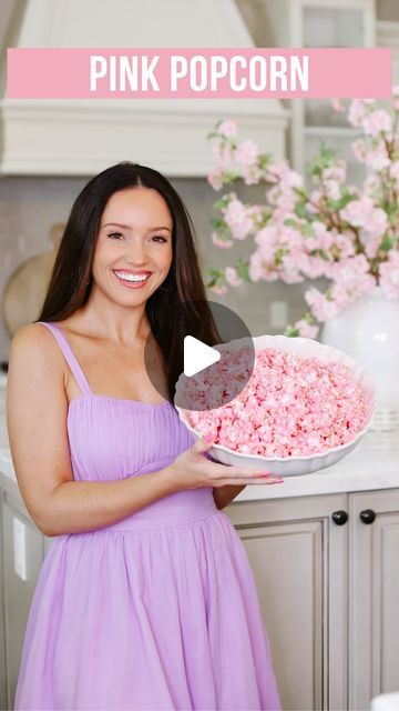 Pink Popcorn Recipe, Vanilla Food, Baby Shower Popcorn, Pink Popcorn, Popcorn Mix, Popcorn Recipe, Pop Popcorn, Popcorn Recipes, Parchment Paper