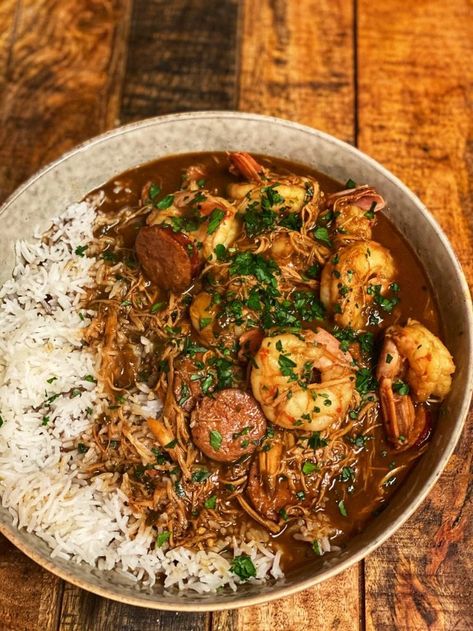 Louisiana Gumbo Recipe Authentic, New Orleans Style Gumbo, Best Gumbo Recipe, Yo Mamma, Creole Dishes, New Orleans Gumbo, Gumbo Recipe Easy, Seafood Gumbo Recipe, Gumbo File