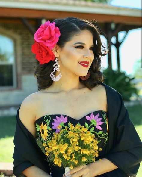 Mexican Flower Hairstyles, Mexican Cultural Hairstyles, Vintage Mexican Hairstyles, Mexican Hair Updos, Mexican Heritage Hairstyles, Spanish Style Hairstyles, Hairstyles For Mexican Party, Charro Hairstyles, Mexican Party Hairstyles