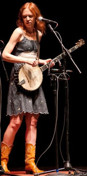 Gillian Welch playing an open back 5 string Antique Violin, Celebrity Doppelganger, Gillian Welch, Banjo Music, Musician Photography, Americana Music, Early Music, Mr. Love, Bluegrass Music