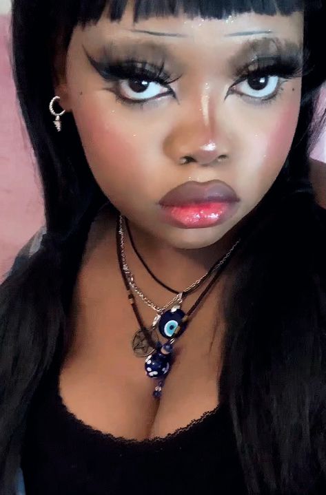 Graphic Eyeliner Ideas, Black Alternative Girl, Eyeliner Ideas, Big Lashes, Punk Makeup, Alt Makeup, Graphic Eyeliner, Brown Skin Makeup, Alternative Makeup