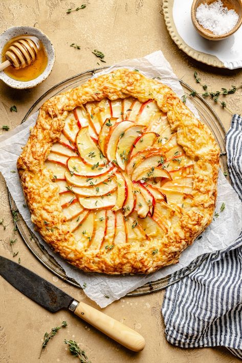 Sweet and savory apple cheddar galette with a crispy herb cheddar pie crust. Top with flaky sea salt, a drizzle of honey, and fresh thyme for a fun way to use up fall apples in an appetizer, snack, or easy lunch. Pie Crust Top, Apple Cheddar, Easy Brunch Recipes, Homemade Pie Crusts, Dinner Side Dishes, New Fruit, Butter Pie, Easy Brunch, Fall Apples