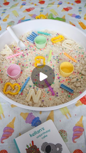 Pervin on Instagram: "Birthday themed sensory play with cloud dough 🎂

Only two ingredients for this amazing sensory base:
- 6 cups of flour
- 1 cup of vegetable oil

That’s it! So easy and quick (well depends on how long you spend mixing them - apparently I took a looong time, which I noticed as I was editing the video 😄)

Mr 2 is about to turn 3 in a couple days, so yesterday afternoon I set up this birthday play tray for him and both him & Mr 5 enjoyed it for nearly two hours! 🙌🏻

I’m now convinced cloud dough is their favourite base - they kept telling me how fun this texture was (apparently it was even better than our dirt) and they actually played in the same spot for a really long time, which is rare for my boys 🤩

We used @inspiremyplay recipe this time and it turned out so so Sensory Stations For Birthday Party, Birthday Party Sensory Play, 1st Birthday Sensory Party Ideas, Birthday Sensory Bin, Preschool Alphabet Book, Preschool Alphabet, Mr 2, Cloud Dough, Sensory Table