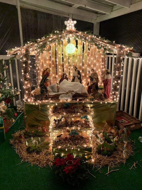 Christmas Kudil Decoration, Nativity Stable Ideas, Nativity Crib Ideas, Christmas Nativity Scene Display Indoor, Christmas Crib Decoration Ideas, Nativity Set Display Ideas Outdoor, Christmas Crib Ideas At Home, Crib Ideas Christmas Diy, Christmas Crib Ideas At Home Simple