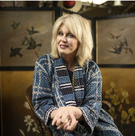 » Joanna Lumley: “With age, you work out what matters.” Joanna Lumley, New Avengers, Advanced Style, Coronation Street, Absolutely Fabulous, Growing Old, Work Out, Health And Beauty, How To Memorize Things