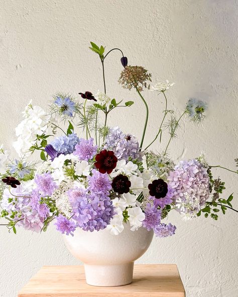 In love with the cut flower garden, and its treasures this time of the year. Blues, lavender, whites and browns in this garden flower arrangement. Chic and different 🤍 #gardenflowers #seasonalflowers #localflowers #flowerarrangement #weddingflorist #eventflorist Blue Purple Flowers Arrangement, Purple And Green Floral Arrangements, Purple Flower Arrangements, Small Flower Arrangements, Green Event, Scotland Wedding, Blue And Purple Flowers, Cut Flower Garden, Event Flowers