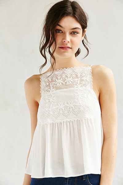 Camisole brodée à encolure carrée Kimchi Blue Pola Bra, Kimchi Blue, Looks Chic, Mode Inspiration, Kimchi, Cute Casual Outfits, Spring Summer Fashion, Square Neck, Blouse Designs