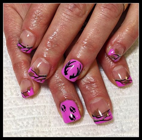 Pink camo Bottom Land Camo Nails, Pink Camo Nails Designs, Hunting Nail Designs, Cute Country Nails, Camo Acrylic Nails, Hunting Nails, Pink Camo Nails, Camo Nail Designs, Slay Nails