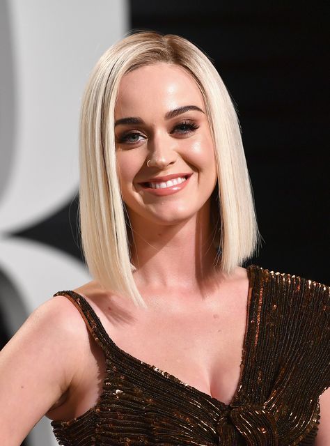 Katy Perry Blonde, Shoulder Length Bobs, Katy Perry Hair, Old Hollywood Waves, Katy Perry Hot, Waist Length Hair, Celebrity Wigs, Blonde Hair Extensions, Shoulder Length Bob