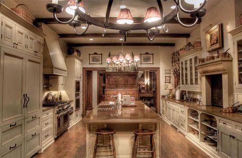 Butcher Block Counter Tops Kitchen, Manor Kitchen, Massive Kitchen, Dark Wood Kitchens, Diy Countertops, Butler Pantry, Luxury Interiors, Mountain Retreat, Luxury Kitchens