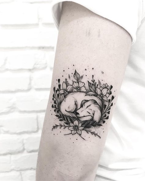 Sleepy doggie 🖤 Hase Tattoos, Dachshund Tattoo, Black And White Tattoo, Dog Memorial Tattoos, Female Body Art, Geniale Tattoos, Memorial Tattoo, Memorial Tattoos, Time Tattoos