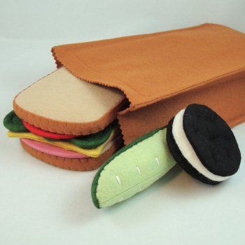 Sara's Toy Box: Play food from Lilly Bean Market and play food GIVE AWAY!!! Felt Pancakes, Felt Sandwich, Knitted Food, Food Sandwiches, Freebies Pattern, Felt Food Diy, Felt Food Patterns, Felt Play Food, Whip Stitch