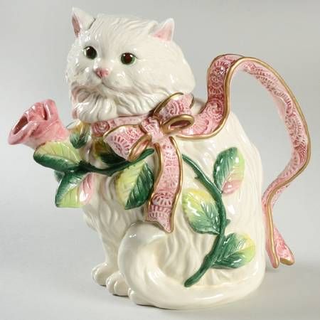 Novelty Teapots, Cat Teapot, Room Deco, Teapots And Cups, Cute Kitchen, Chocolate Pots, Fitz And Floyd, Cute Little Things, China Dinnerware