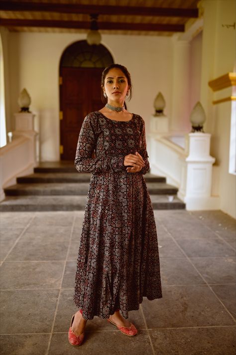 Ishaara anarkali from GID collection - Vedhika Fashion Ajrakh Motifs, Light Airy Bedroom, Long Skirt Top Designs, Anarkali Designs, Cotton Dress Pattern, Long Skirt And Top, Kurtis Design, Stylish Kurtis, Simple Frock Design