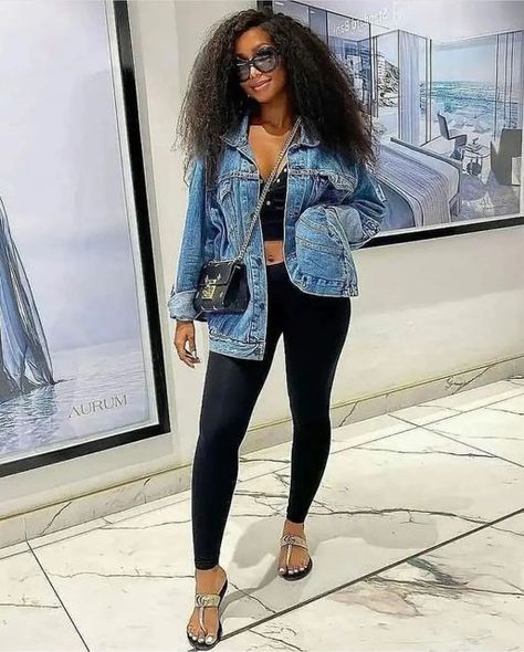 Nqobile Khwezi, Errands Outfit Summer, Oversized Denim Jacket Outfit, Trip Fashion, Running Errands Outfit, Saturday Outfit, Errands Outfit, Kaftan Designs, Denim Jacket Outfit