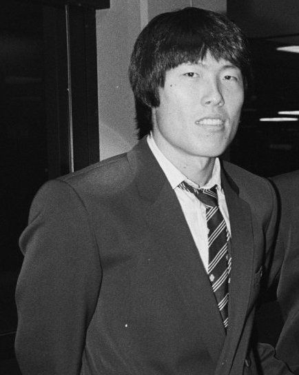 Bum Kun Cha - South Korean player from late '70s in Eintracht Frankfurt  Bayer Leverkusen Cha Bum-kun, Sv Darmstadt 98, Sc Freiburg, Football Legends, Suwon, Ulsan, Soccer Football, Trx, South Korean