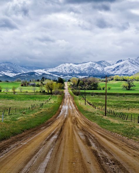 🇺🇸 Spring snow dusting (Colorado) by David Evenson 🌾cr. Spring Snow, Change Of Seasons, Reverse Image Search, Changing Seasons, Agriculture, Image Search, Colorado, Nature Photography, Country Roads