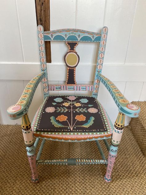 How the Bloomsbury group's interiors at Charleston Farmhouse are still having an impact, over a century later - Country Life Painting On Chair, Charleston Painted Furniture, Bloomsbury Style Interiors, Diy Chair Decor, Folk Art Chair, Painted Wooden Chairs Ideas, Folk Art Painted Chair, Chair Painting Ideas, Painted Chairs Ideas