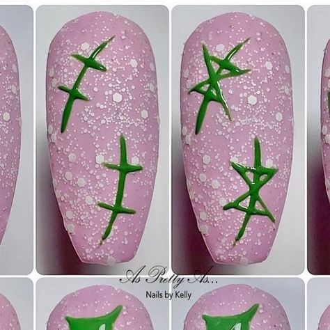 Christmas Holly Nail Art, Holly Leaf Nails, Holly Nail Art, Holly Nails, Green Christmas Nails, Foil Nail Designs, Simple Draw, Berry Nails, Christmas Leaves