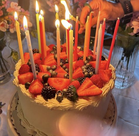 July Birthday Cake Aesthetic, July Birthday Aesthetic, Birthday Cake Asthetic Picture, Birthday Cake Pics Aesthetic, Birthday Cake Insta Pics, Birthday Cake Candles Aesthetic, Birthday Aesthetic, Birthday Plans, A Little Life