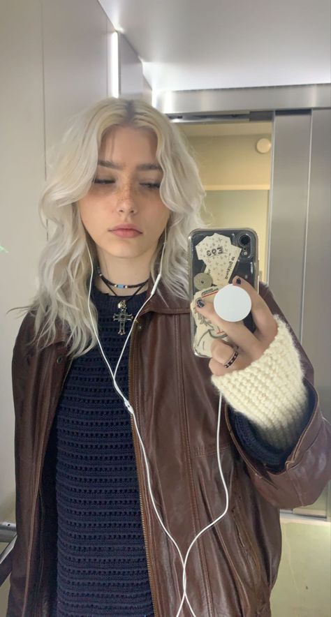 Ashy White Hair, Platinum White Blonde Hair, Alt Bleached Hair, Alt Wavy Hair, Alt White Hair, Bleached Hair Aesthetic, Bleached White Hair, Platinum Blonde Shadow Root, Platinum Blonde Shag