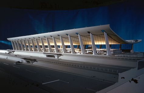 The 20th-Century Architecture of Eero Saarinen - In Focus - The Atlantic Airport Exterior, Airport Architecture, Dulles Airport, Dulles International Airport, Chantilly Virginia, Santiago Calatrava Architecture, Airport Design, Arch Model, Architecture Model House