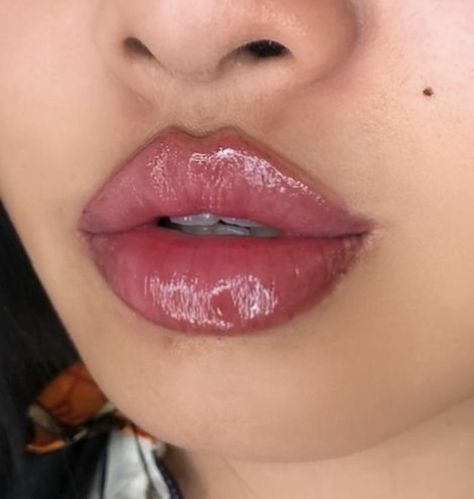 Lips Manifest, Thick Lips Aesthetic, Big Lips Aesthetic, Desired Lips, Latina Aesthetic Hair, Fairy Eyes, Big Lips Natural, Plump Lips Naturally, Mouth Piercings