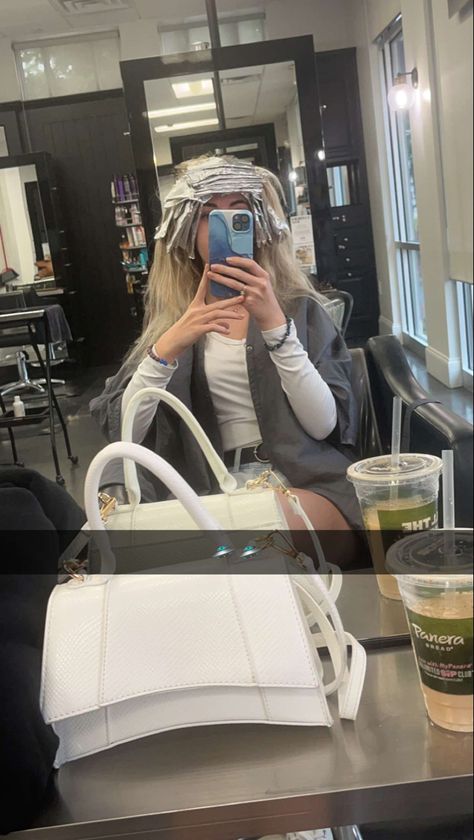 blonde highlights salon mirror picture hair day instagram story New Hair Ig Story, Salon Story Instagram, Haircut Instagram Story, Salon Mirror, Salon Mirrors, Mirror Picture, Instagram Pics, Ig Stories, Instagram Story Ideas