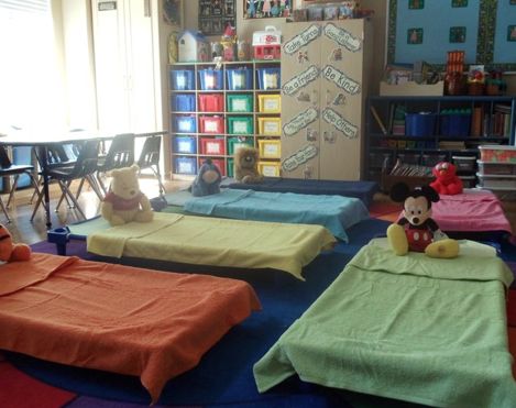 daycare idea for color coordinating things 4kids. There dishes, bedding, wall hooks or cubbies for there items etc... In Home Daycare Ideas, Daycare Room Ideas, Daycare Setup, Opening A Daycare, In Home Childcare, Daycare Spaces, Home Daycare Ideas, Daycare Furniture, Daycare Rooms