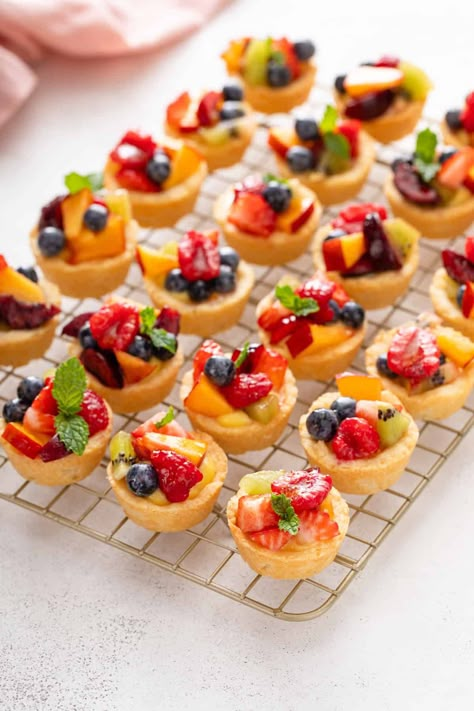 Mini Fruit Tarts - My Baking Addiction Mini Fruit Tarts Decoration, Berry Tarts Mini, Small Fruit Tarts, Dessert For Birthday Party, Savory Mini Tarts, Tea Snacks Ideas, Desserts For Dessert Table, Small Party Food, Pastry Fruit Tart