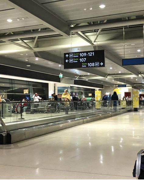 Dublin Airport Aesthetic, Actuary Aesthetic, Background Place Aesthetic, Ireland Summer, Airport Vibes, New York Eats, Boston Trip, Plane Photos, Dublin Airport