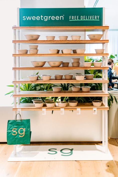 WeWork adds Sweetgreen salads, but strays from "meat-free" Salad Store Design, Salad Bar Design, Salad Bar Restaurants, Supermarket Design Interior, Juice Cafe, Salad Shop, Healthy Restaurant, Store Design Interior, Salad Bar