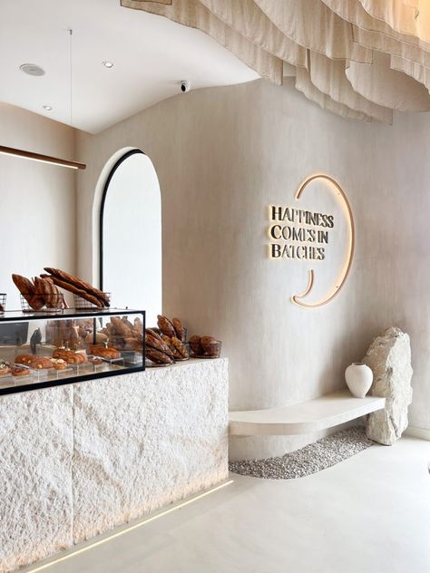 Oman: Batch bakery opens in Muscat, offers artisanal baking Desert Cafe Design, Cafe Bakery Design, Artisan Bakery Interior, Open Cafe Design, Neutral Coffee Shop, Bakery Cafe Interior Design, Bakery Aesthetic Interior, Pastry Shop Interior, Bakery Interior Design