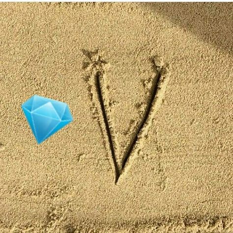 V Letter Images, V Letter, Letter Images, Aesthetic Letters, Black Boy, Letter V, Girls Cartoon Art, Black Boys, Tom Holland