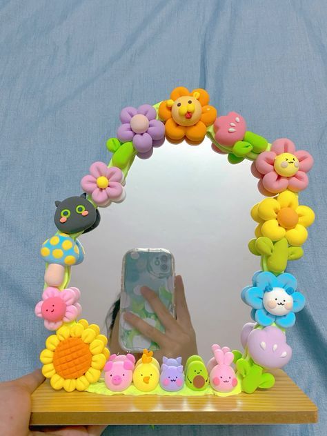 Gantungan Kunci Clay, Air Dry Clay Mirror, Mirror Clay Art, Ide Clay, Clay Art For Kids, Nifty Crafts, Foam Clay, Art Mirror, Tanah Liat