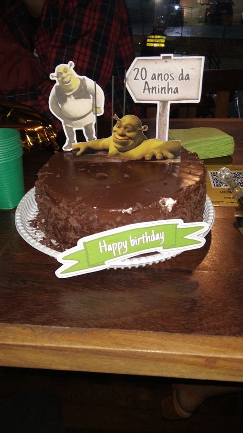 King Shrek themed party! Him in the "mud" bathtub, and the license plate. Shrek Themed Wedding, Shrek Themed Food, Shrek Party Food, Shrek Birthday Party Decorations, Shrek Birthday Party Ideas, Shrek Party Ideas, Shrek Themed Party, Shrek Birthday Party, Shrek Wedding