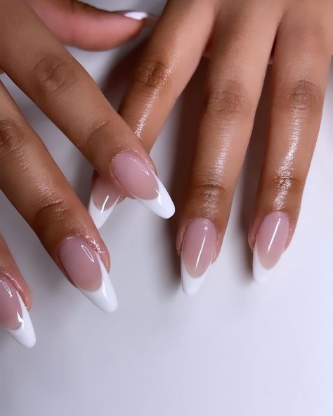 Pointy Natural Acrylic Nails, Styles Of French Tips, Classy French Tip Nails Medium, Medium French Almond Nails, It Girls Nails, French Gel X Nails Almond, French Manicure Pointy Nails, Gelx Apres Nails French Tip, Medium French Tip Acrylic Nails Almond