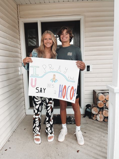 Spring Fling Proposal Ideas, Spring Fling Proposals, Prom Signs, Hoco Posters, Hoco Signs, Sadies Proposal, Super Senior, Sadie Hawkins Dance, Homecoming Dates