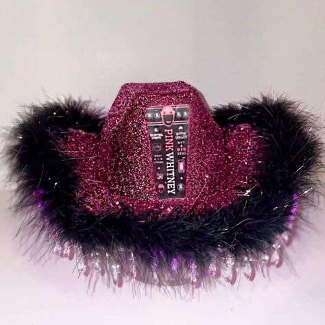 ✨ hats by abby ✨ on Instagram: “new pink whitney w/ black sparkle boa design dropping tonight😻 will also be available in chunky pink & white, black and silver buttttt this…” Pink Whitney Drink Outfits, Pink Whitney Outfit, Pink Whitney Cowgirl Hat, Michelob Ultra Cowboy Hat, Pink Whitney Costume, Pink Whitney Cowboy Hat, Pink Whitney Halloween Costume, Liquor Themed Cowboy Hats Diy, Pink Whitney Hat