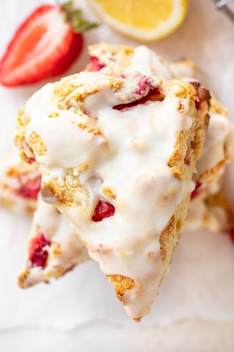 Summer Scones, Strawberry Lemon Scones, Strawberry Scones Recipe, Lemonade Scone Recipe, Berry Scones Recipe, Lemonade Scones, Frozen Strawberry Recipes, Lemon Scones Recipe, Berry Scones